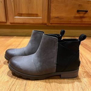 Sorel Emilie chelsea boot size 7.5
